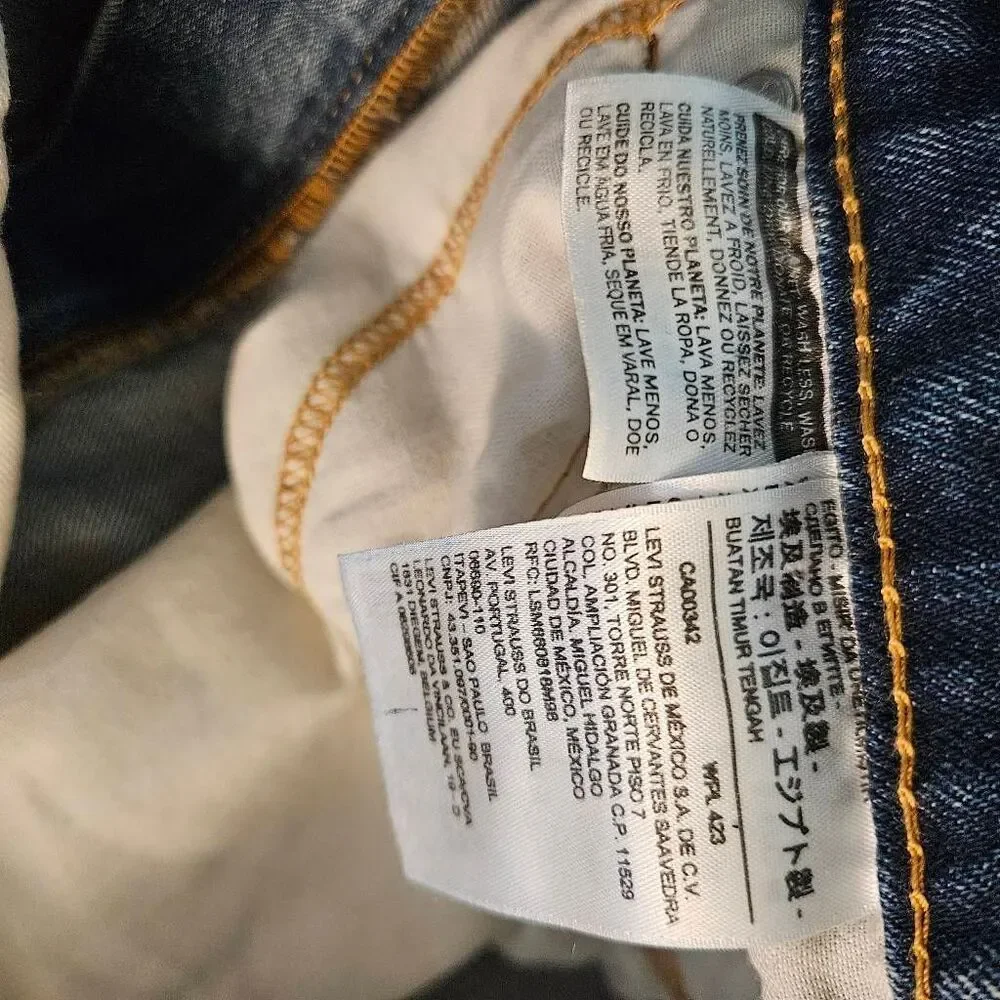 Levi's mens 505 jeans, regular fit straight. 36X29.    #999